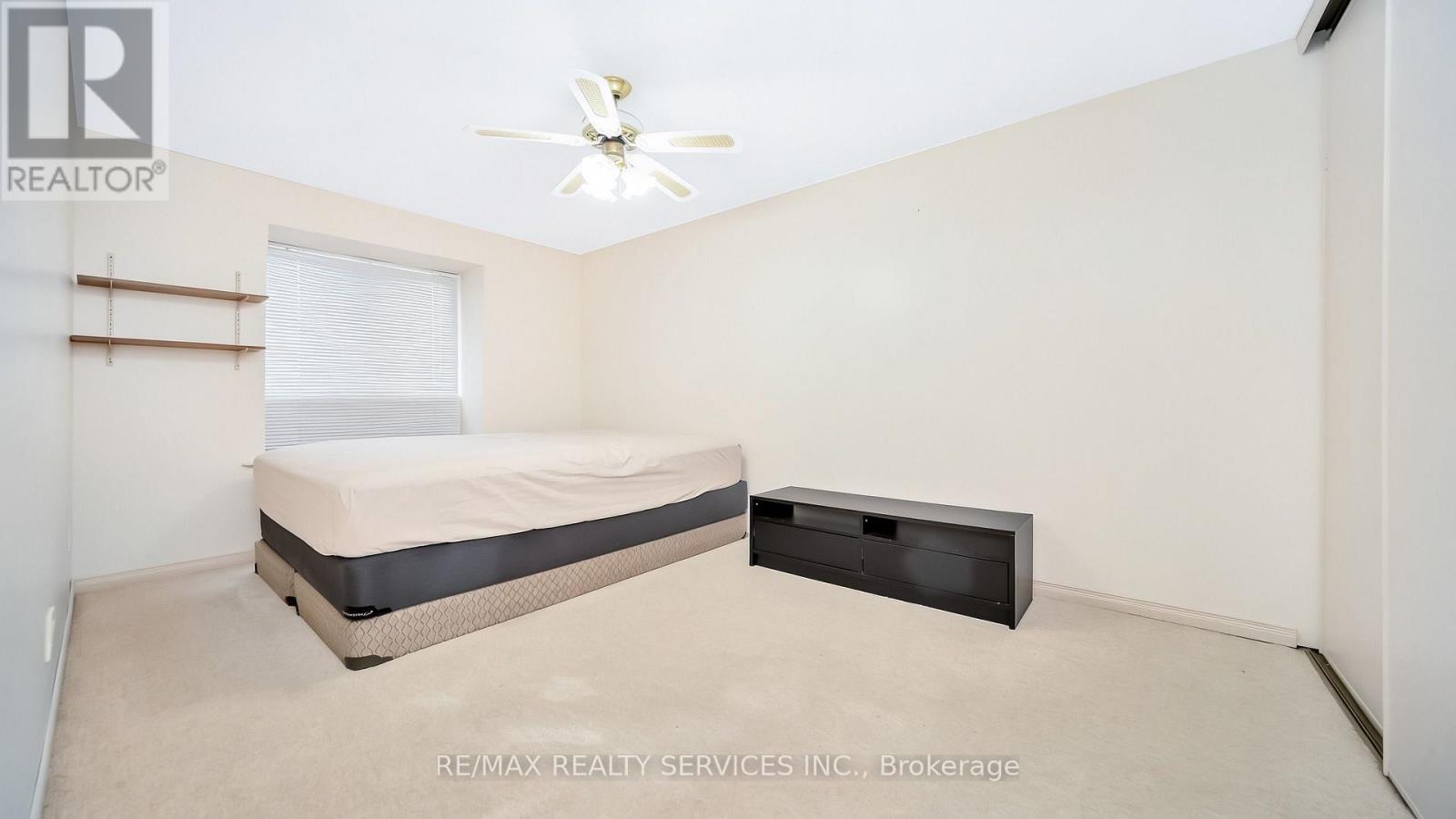 #68 68 BARONWOOD COURT - 27