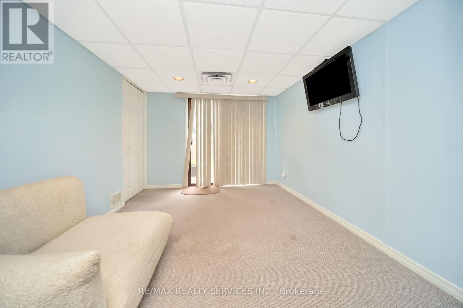 #68 68 BARONWOOD COURT - Image 33