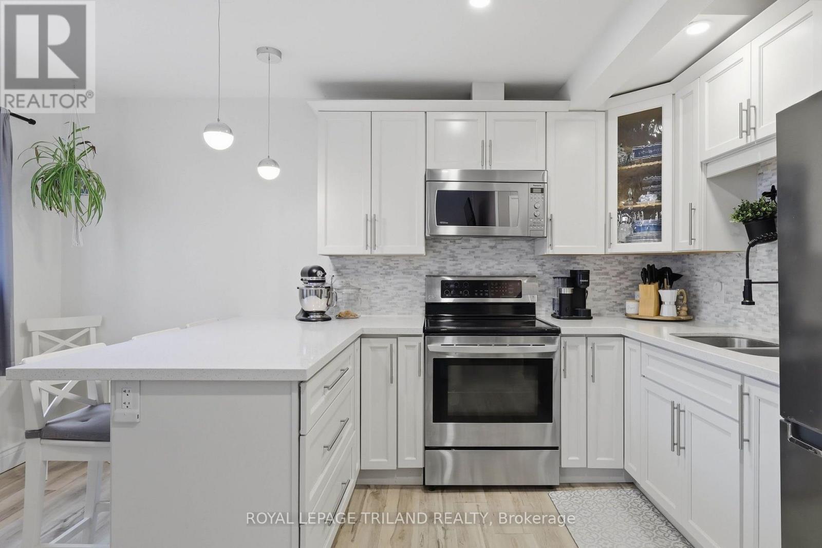 #81 825 DUNDALK DRIVE - 12