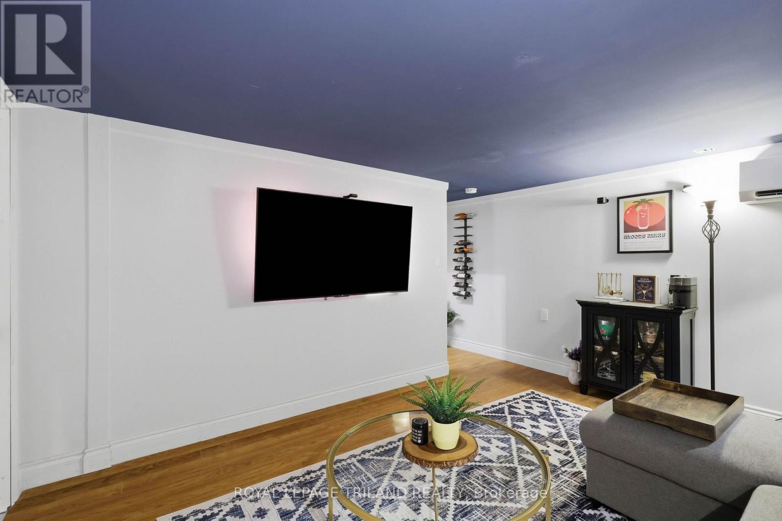 #81 825 DUNDALK DRIVE - 26