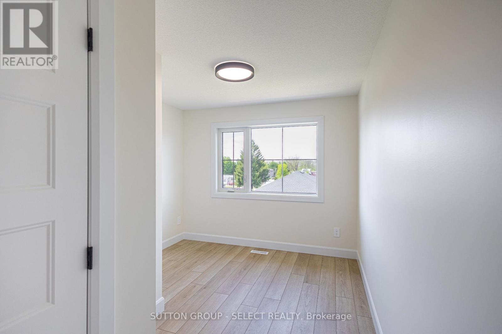 #26 233 UPPER QUEEN STREET - Image 31
