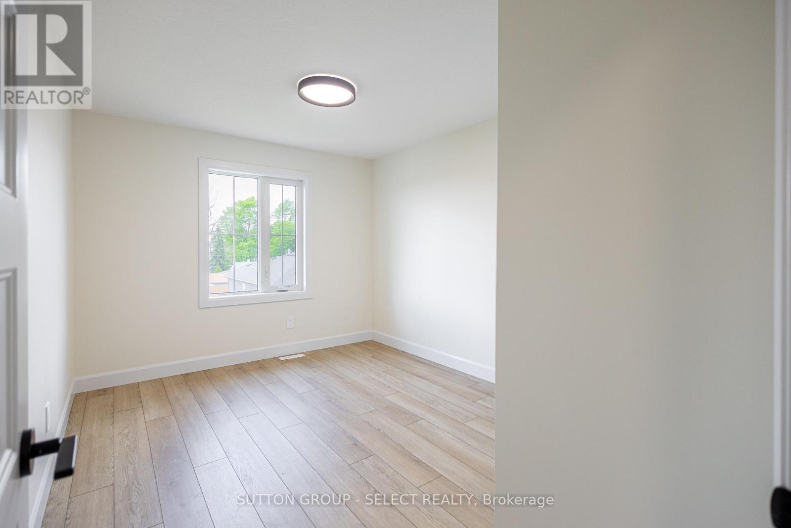 #26 233 UPPER QUEEN STREET - Image 32