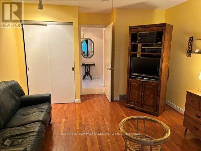 #40 60 FIDDLERS GREEN ROAD - Image 11