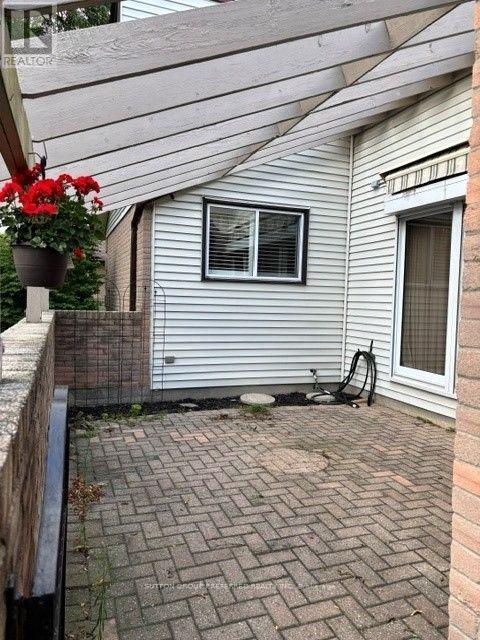 #40 60 FIDDLERS GREEN ROAD - 27