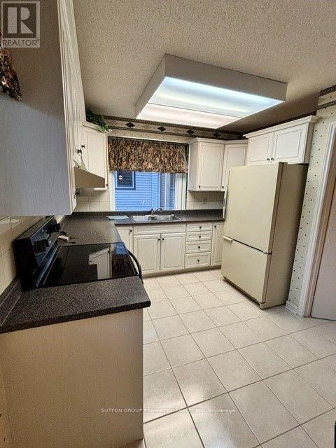 #40 60 FIDDLERS GREEN ROAD - Image 9