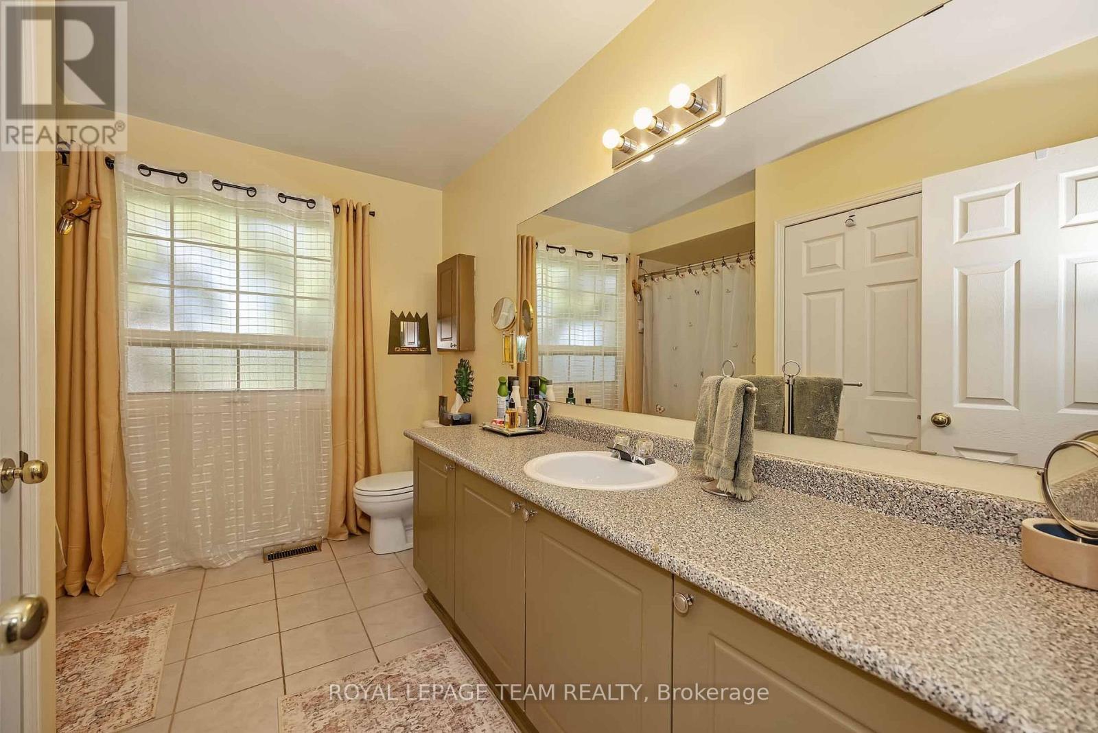 28 MONTEREY DRIVE - 19