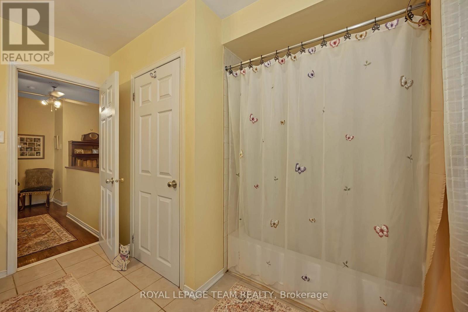 28 MONTEREY DRIVE - 20