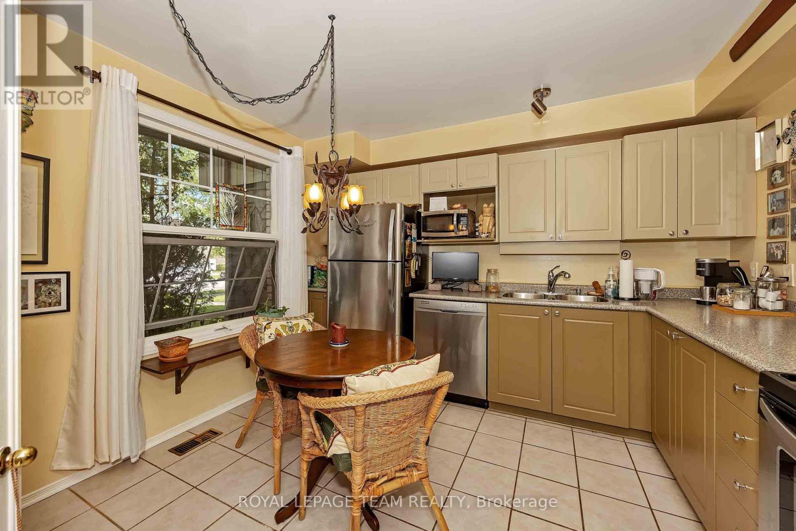 28 MONTEREY DRIVE - Image 3