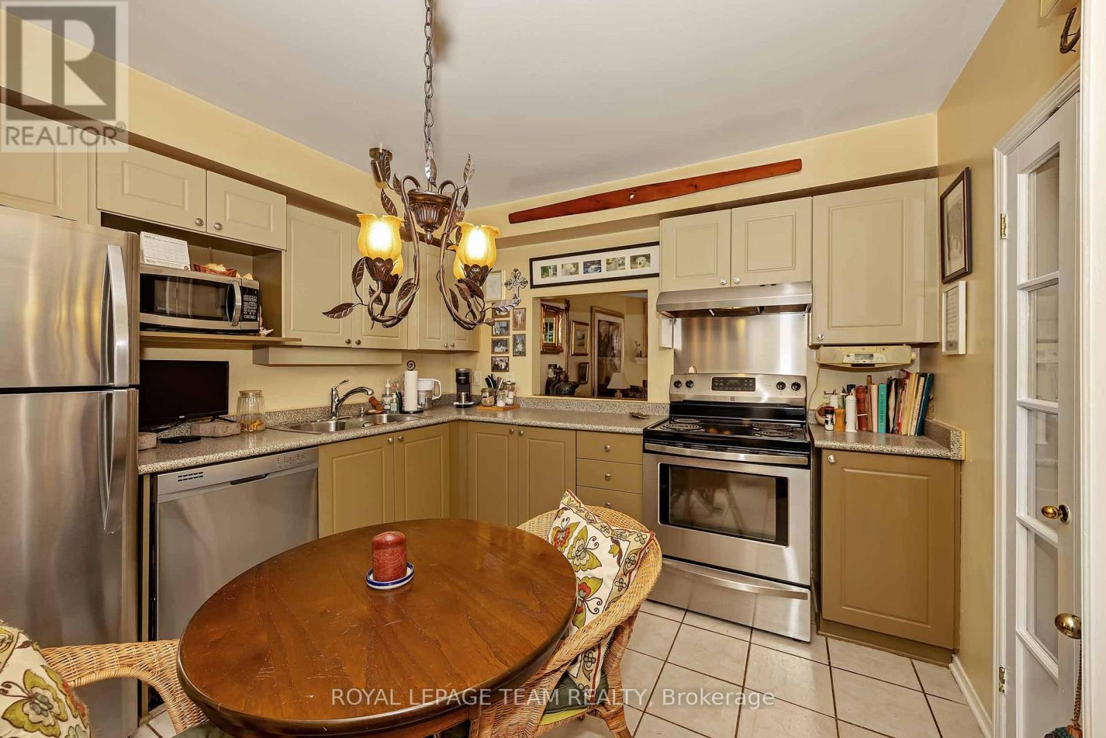 28 MONTEREY DRIVE - 4