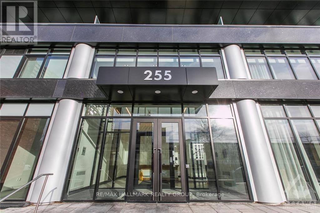 #905 255 BAY STREET - 1
