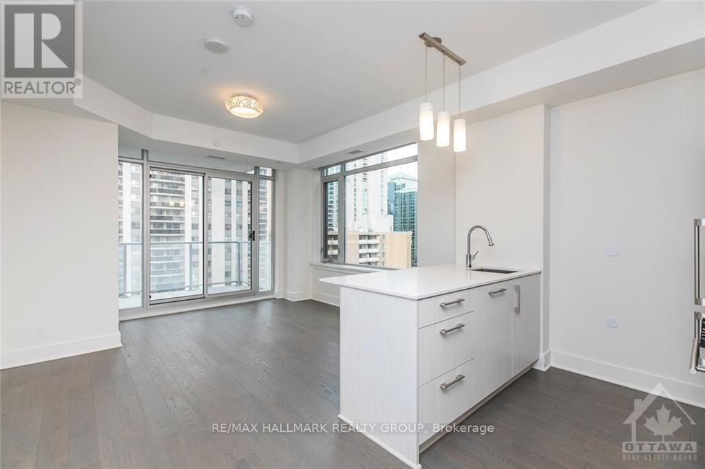 #905 255 BAY STREET - 2