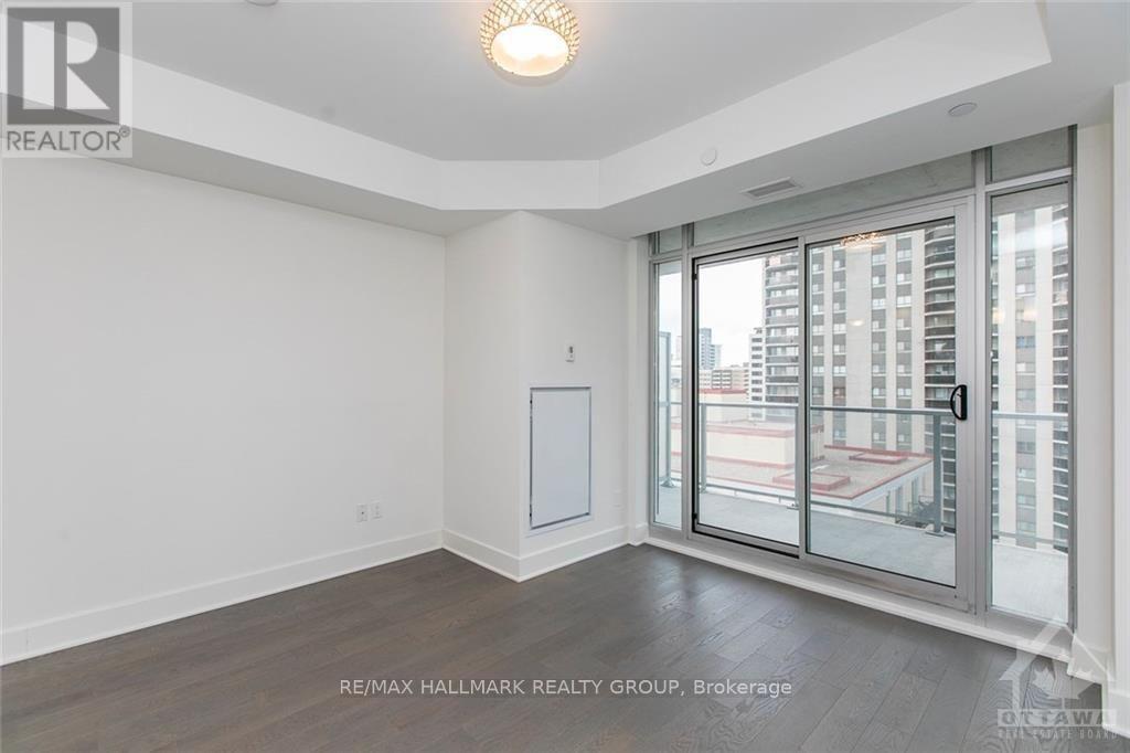 #905 255 BAY STREET - 4