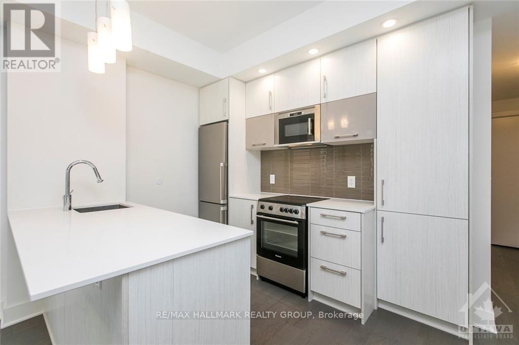 #905 255 BAY STREET - 9