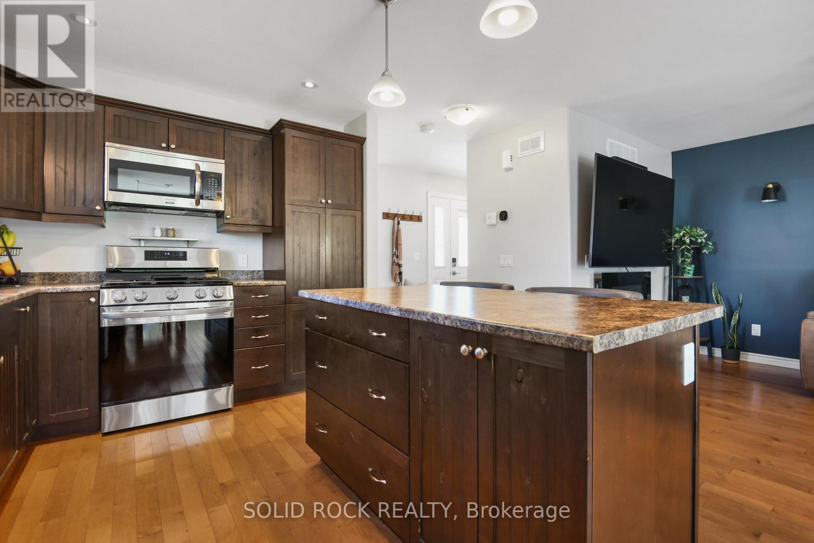 55 WOODWARD STREET - 7