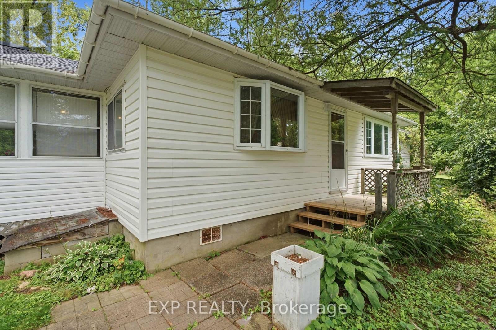 144 RUTH STREET - 5