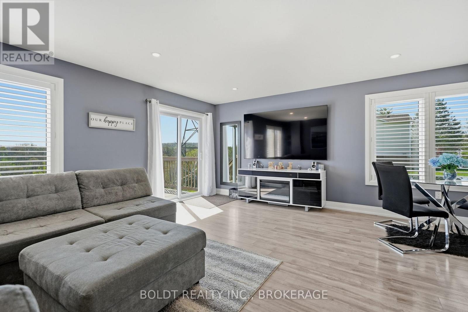 83 HILLVIEW ROAD - 17