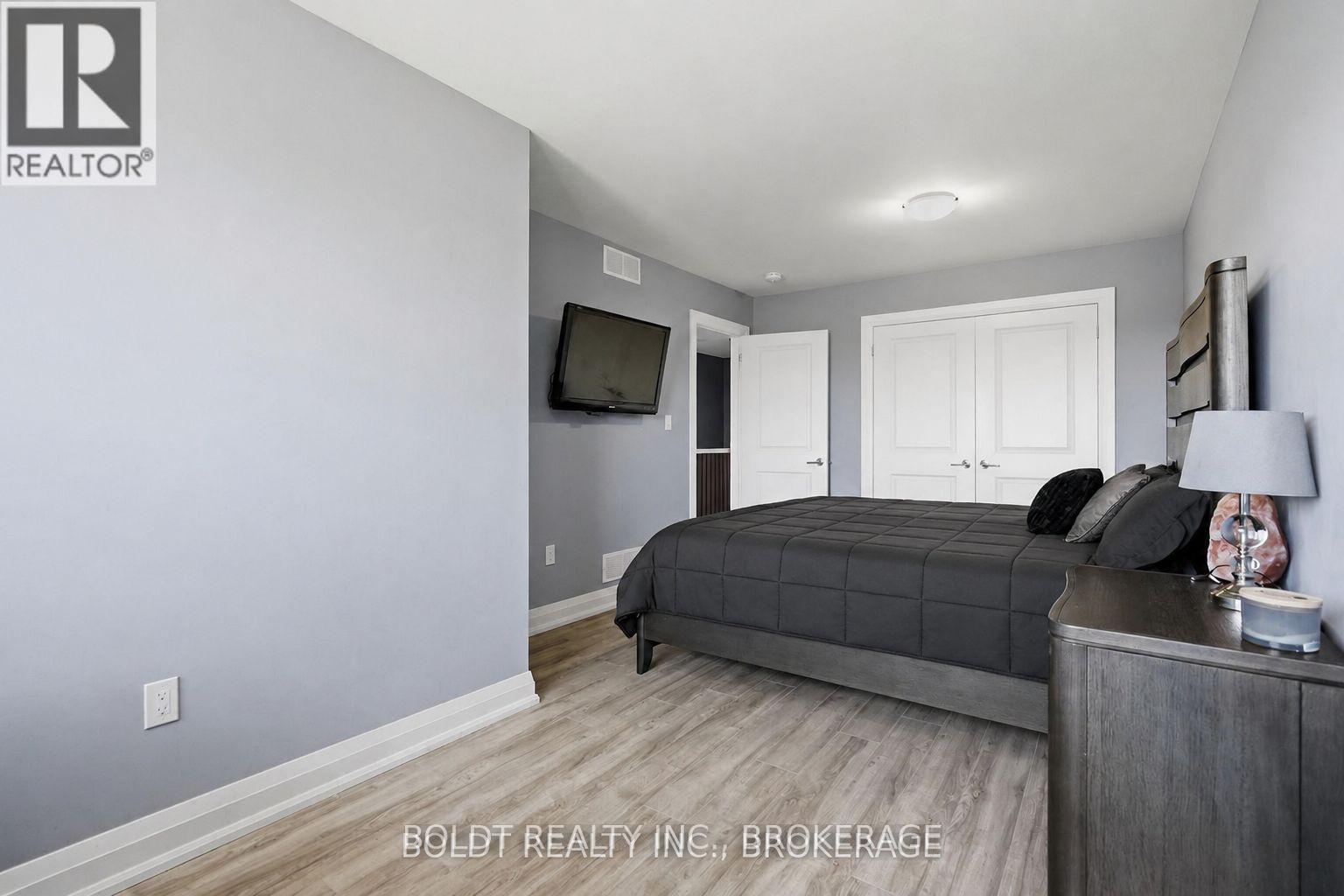 83 HILLVIEW ROAD - 21
