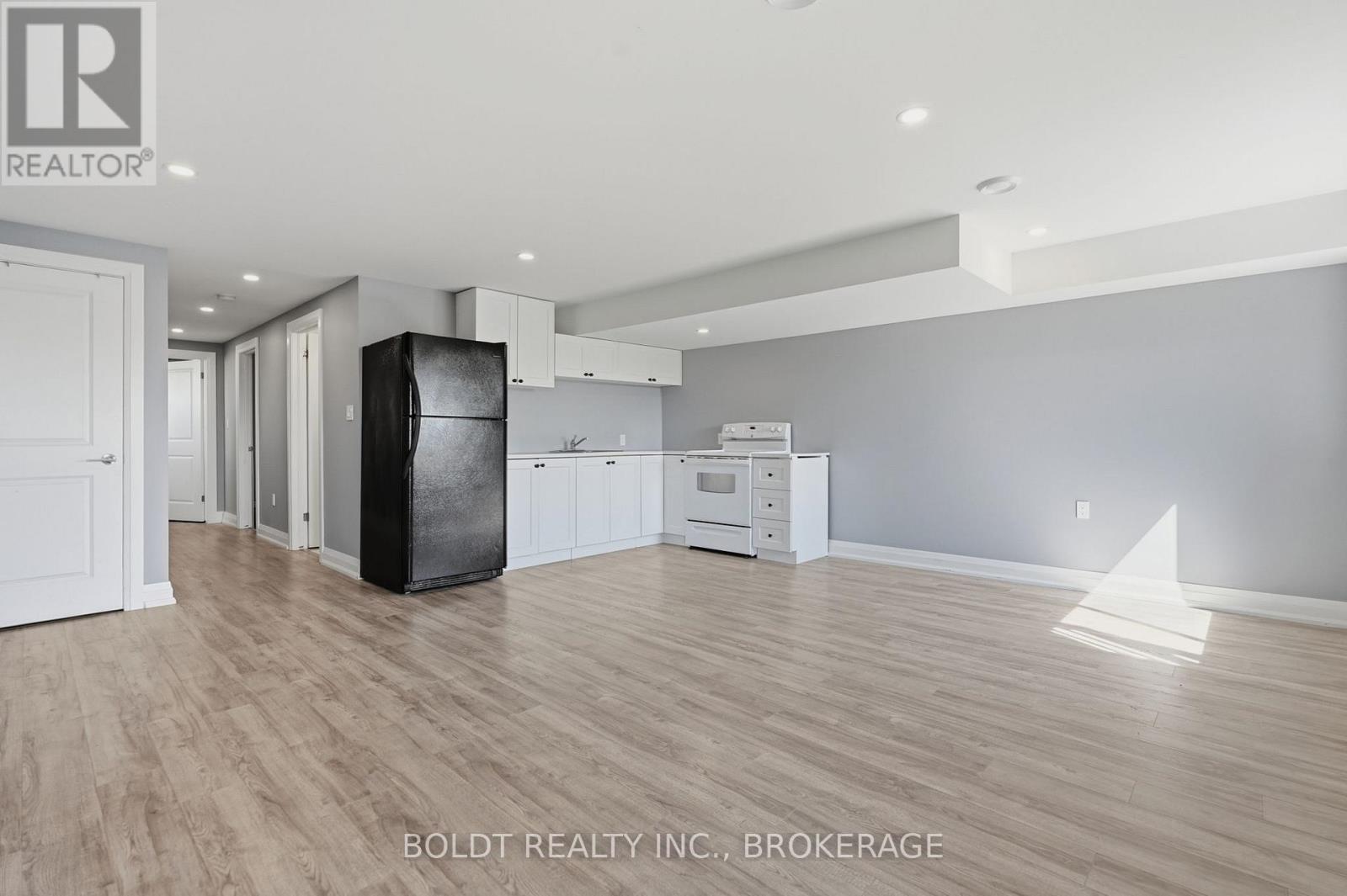 83 HILLVIEW ROAD - Image 29