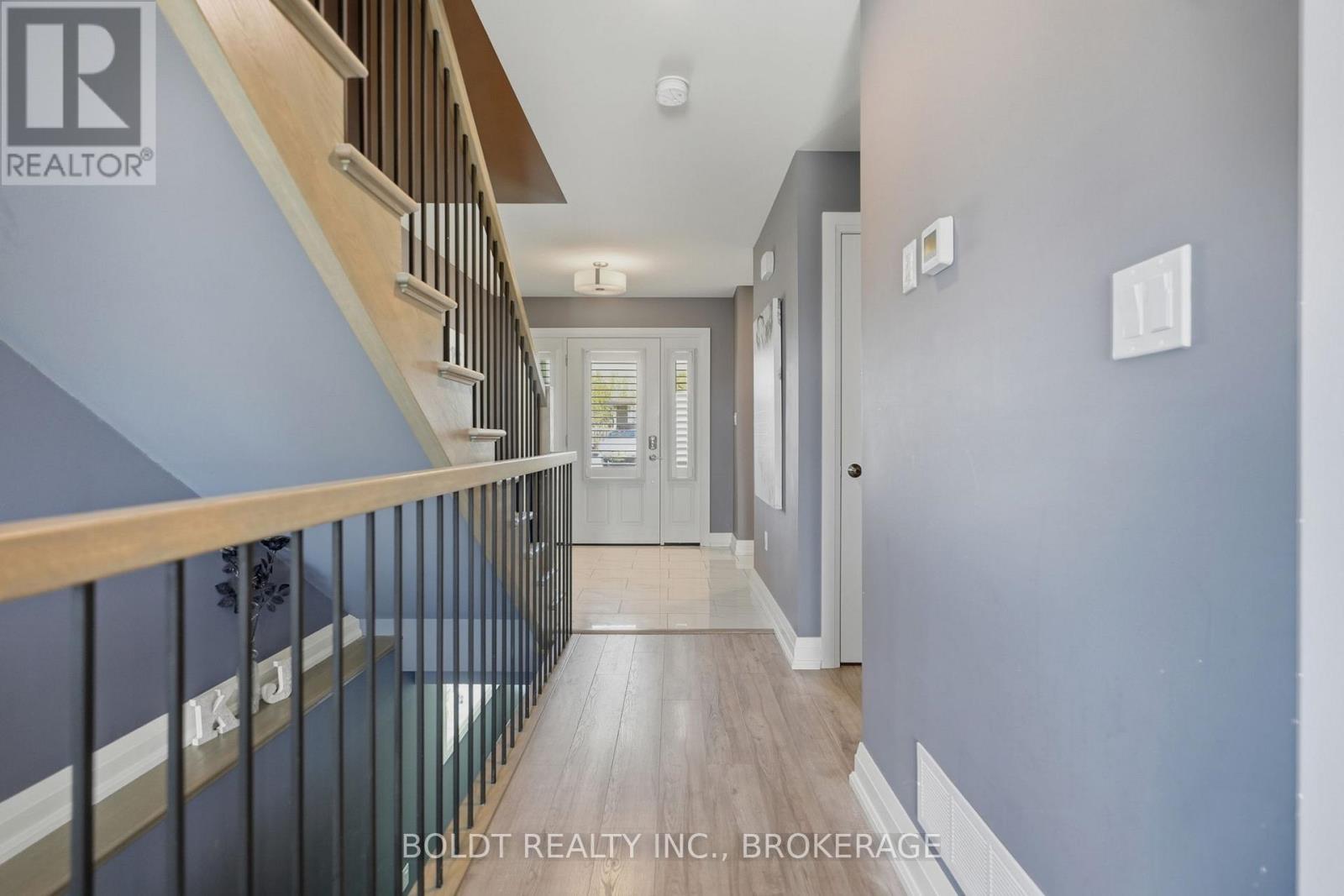 83 HILLVIEW ROAD - 8