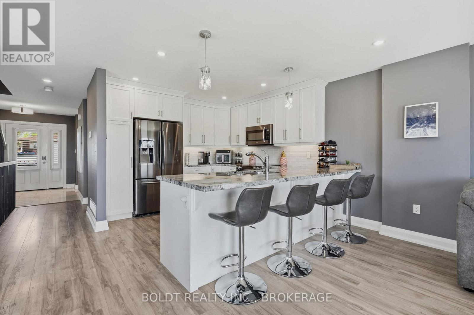 83 HILLVIEW ROAD - 9