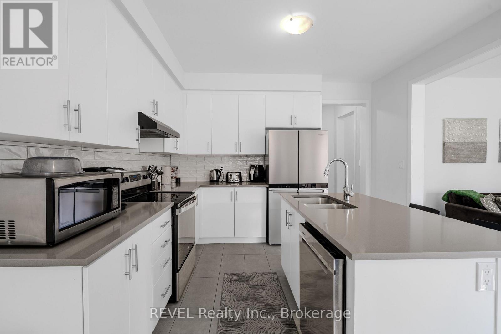 111 SUNFLOWER CRESCENT - 13