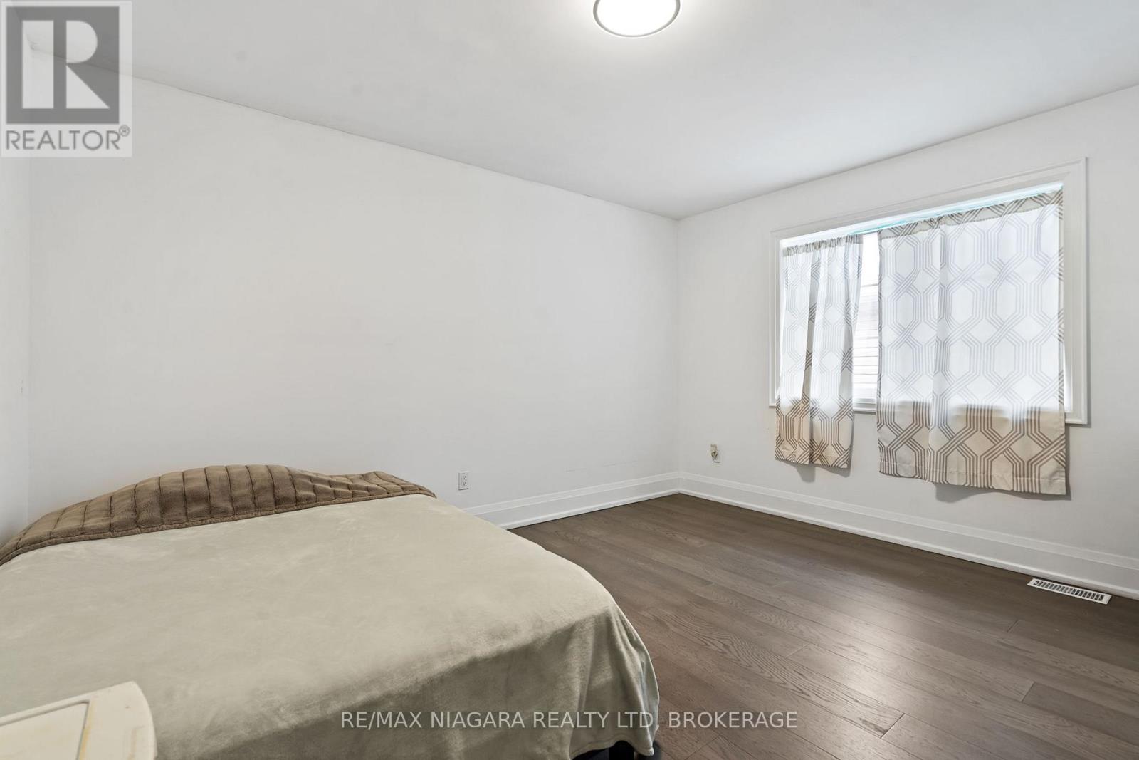15 MYRTLE STREET - Image 16