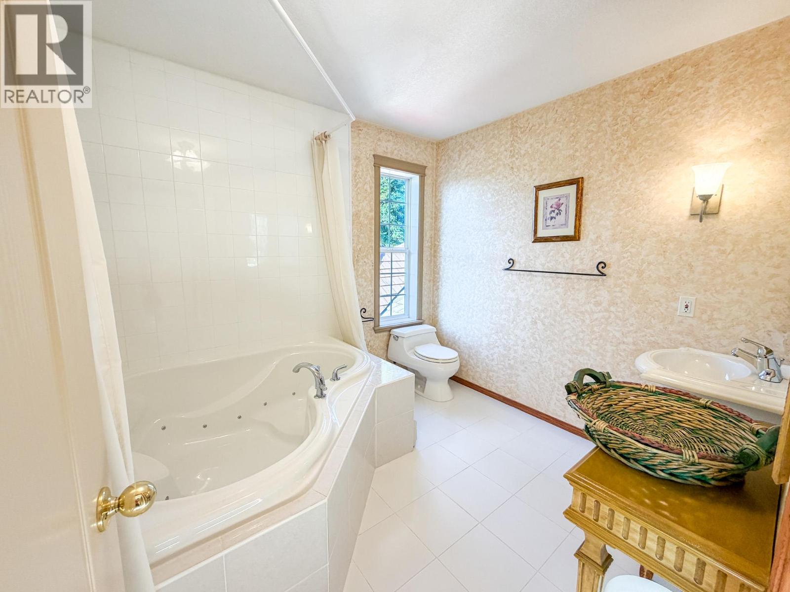 456 Lakeview Road - 40