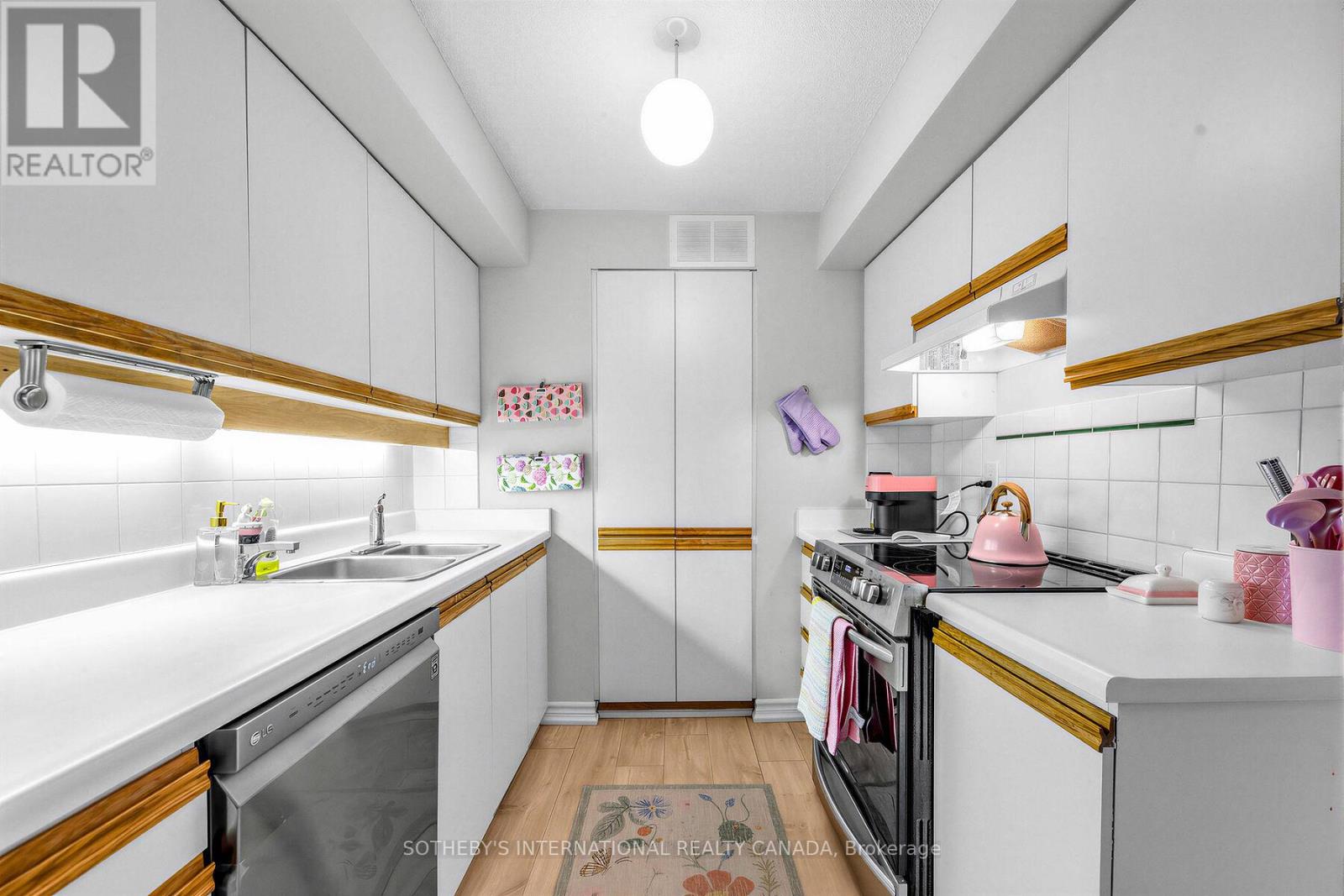 #202 35 CHURCH STREET - 12