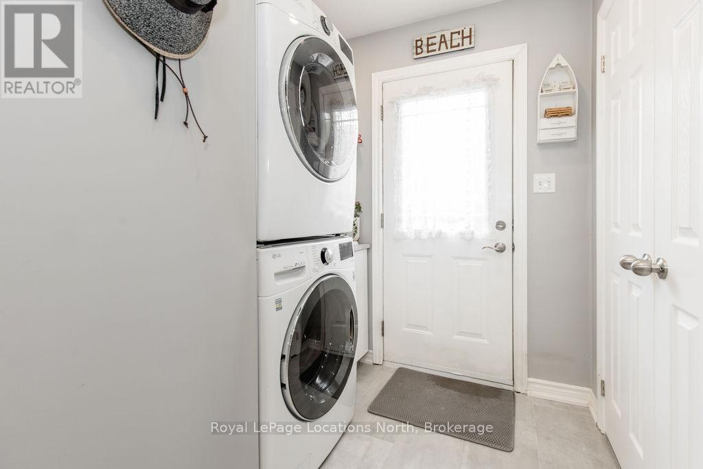 1094 RIVER ROAD W - Image 17