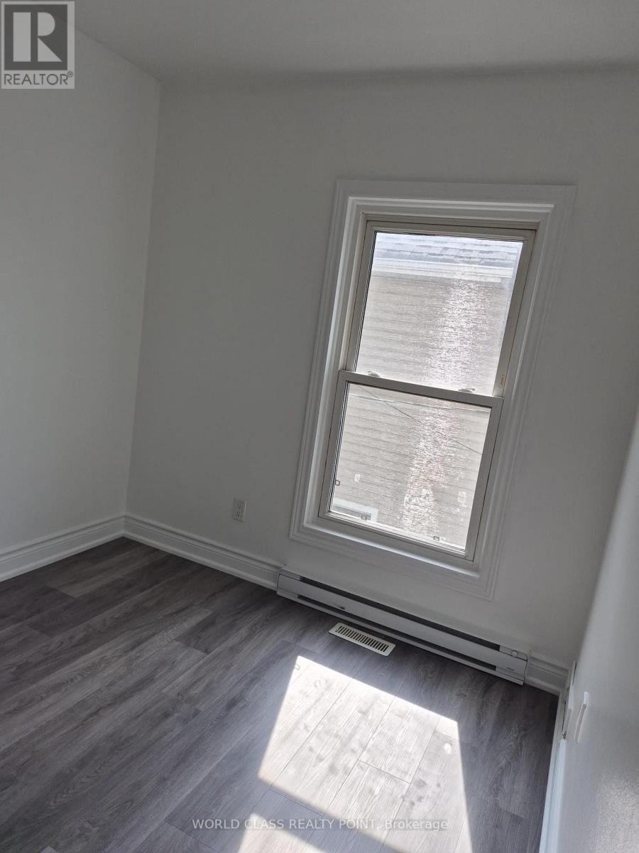 13 BROCK STREET E - 12
