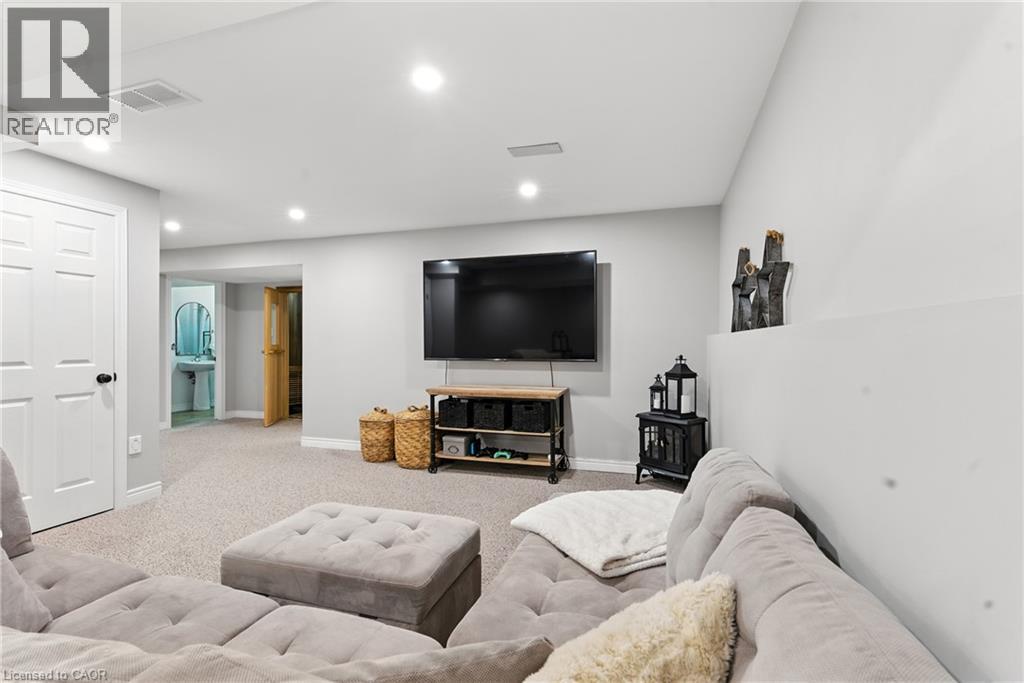 27 SOUTHWOOD Crescent - 32
