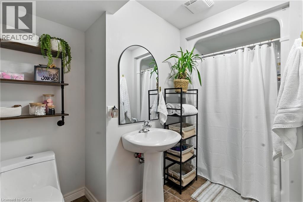 27 SOUTHWOOD Crescent - 33