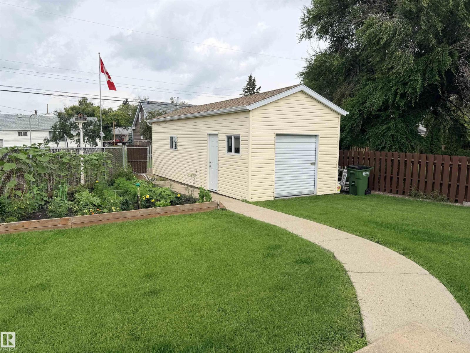 9824 99 ST - 4