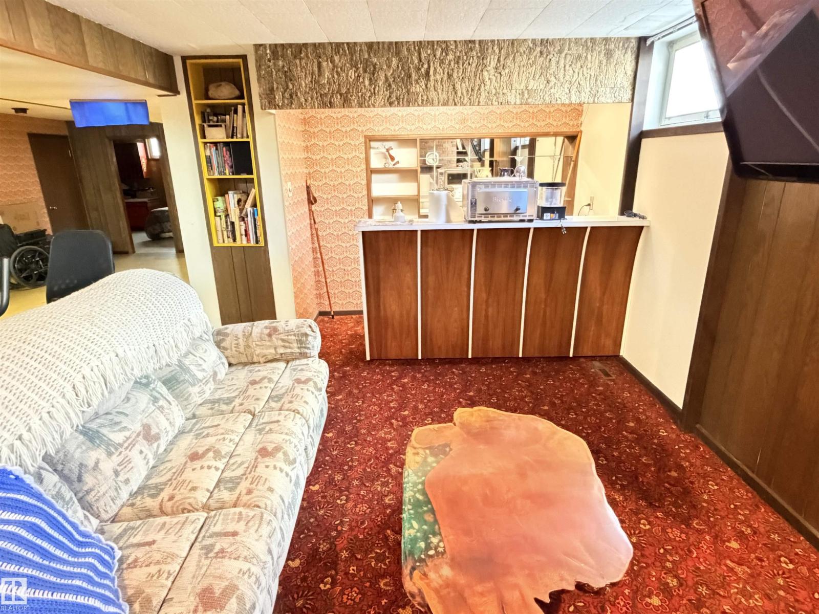 9824 99 ST - 29