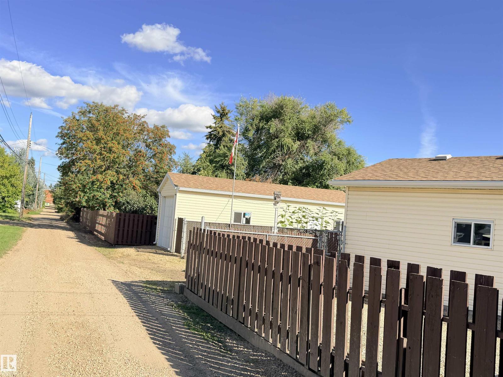 9824 99 ST - 48