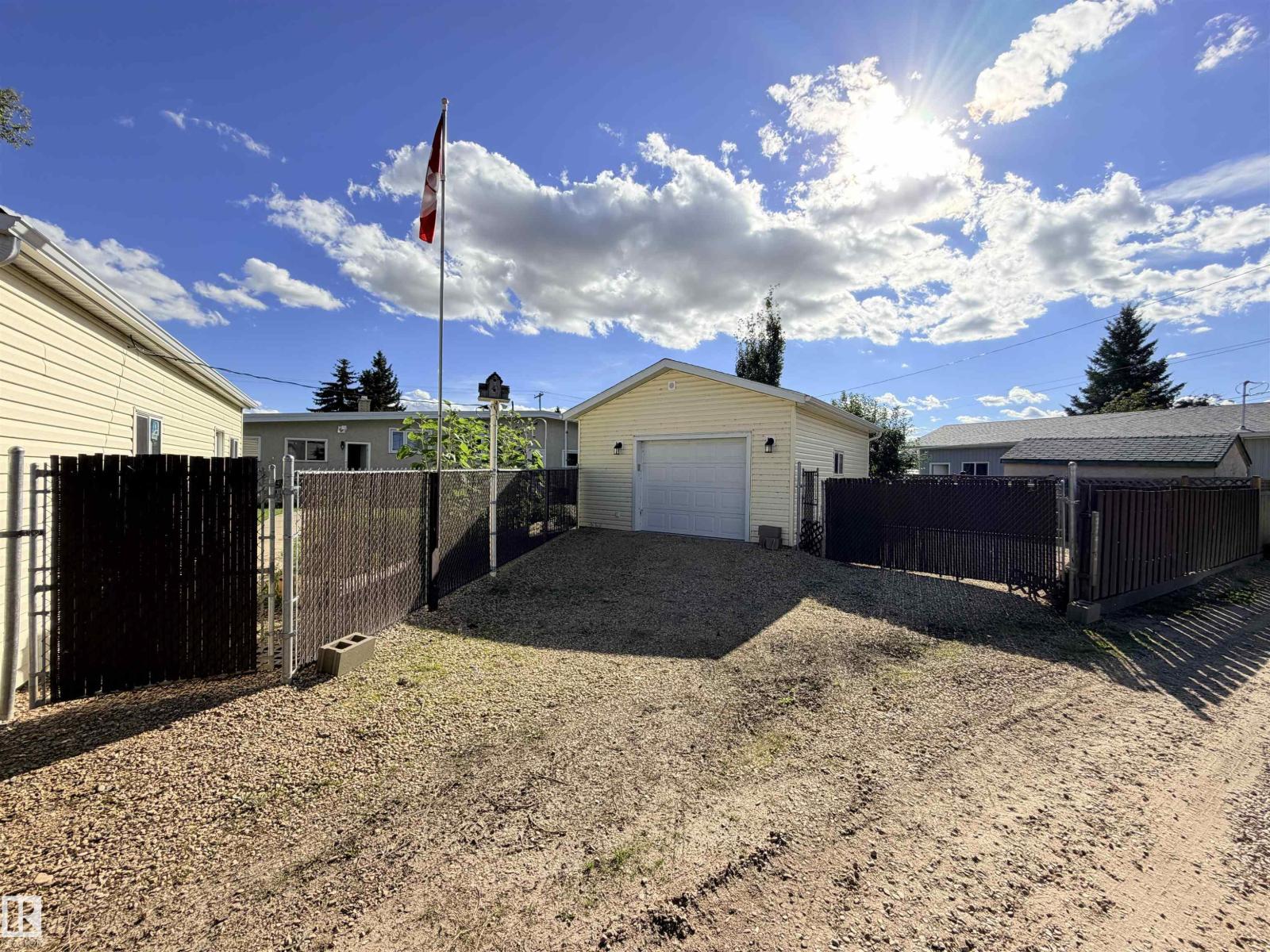 9824 99 ST - 49