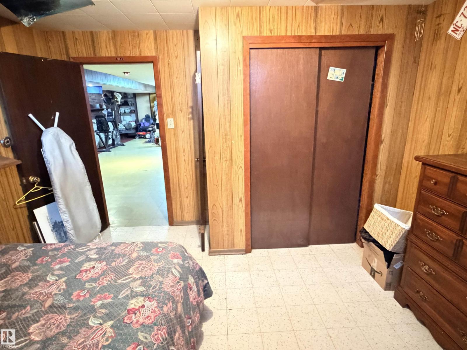 9824 99 ST - 35