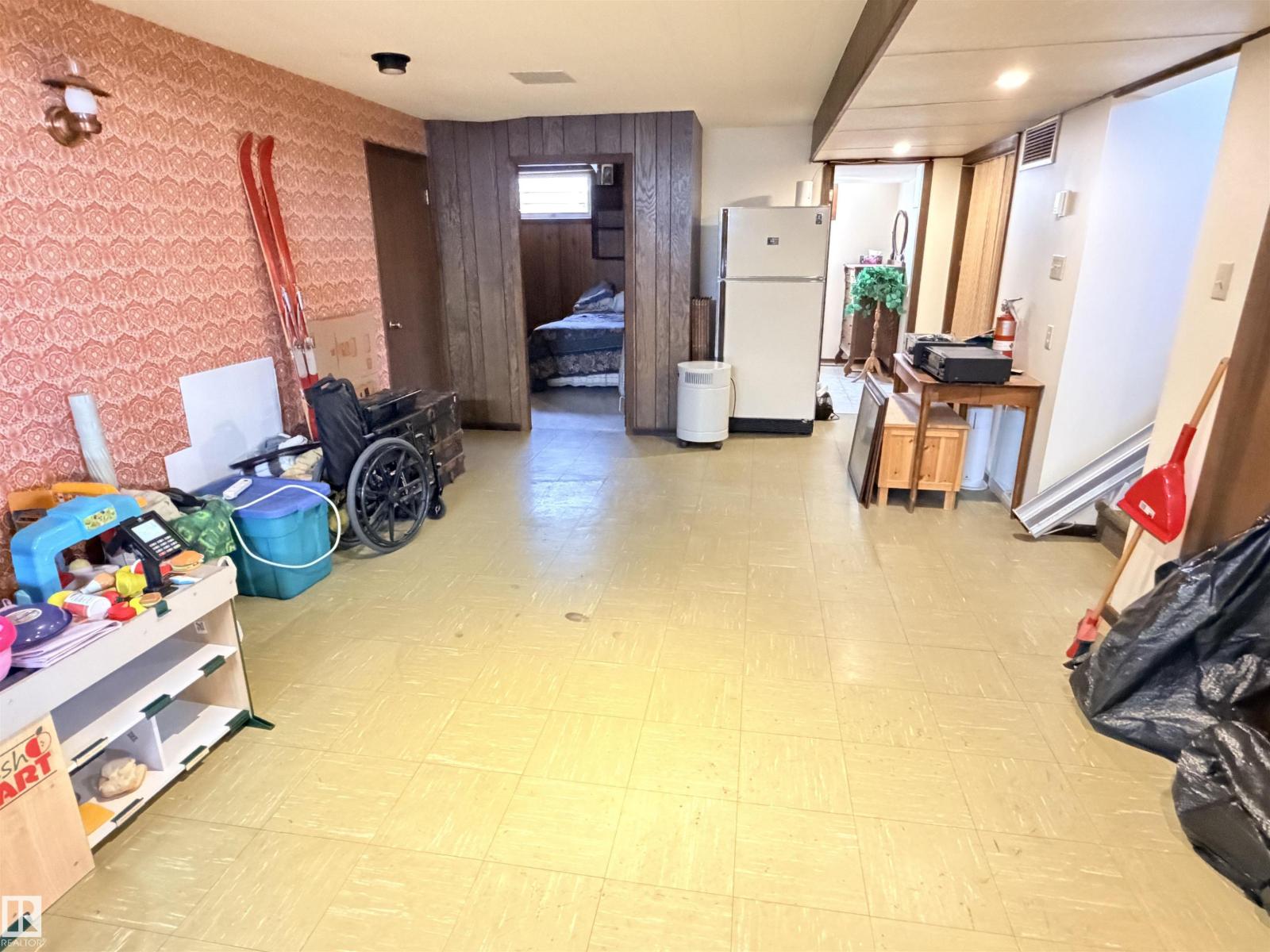 9824 99 ST - 37