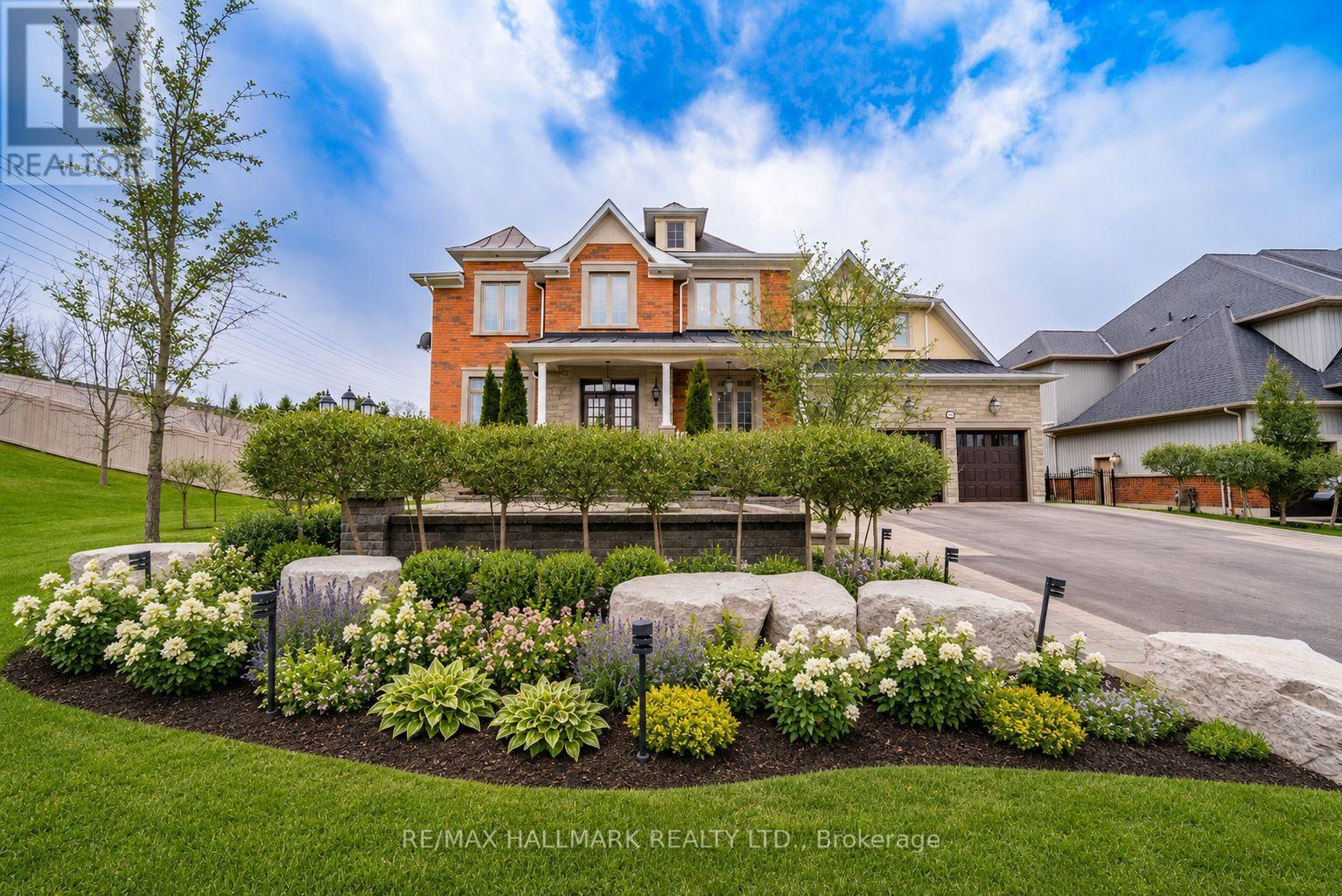 37 COUNTRY CLUB CRESCENT - 1