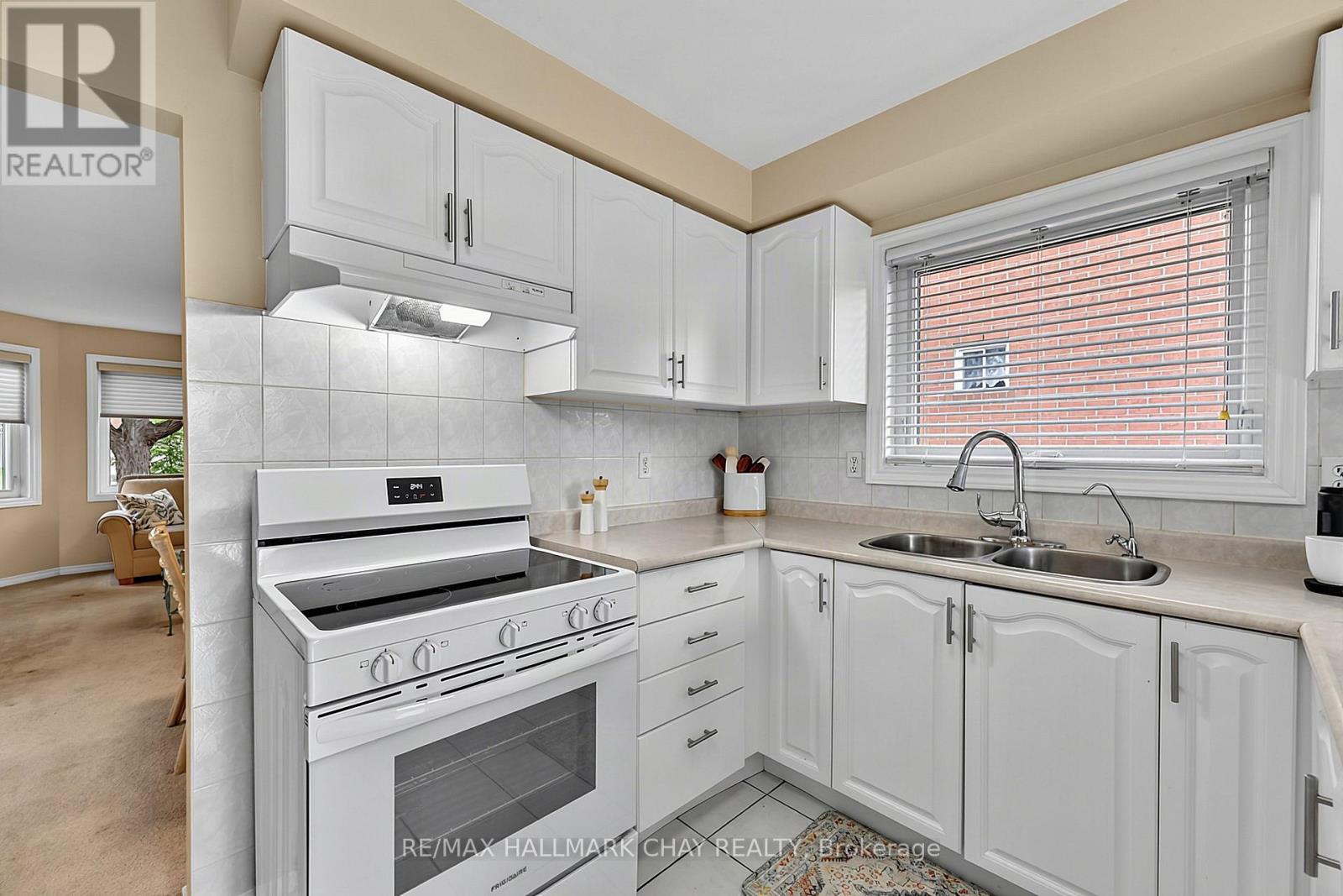 207 MELBOURNE DRIVE - Image 11