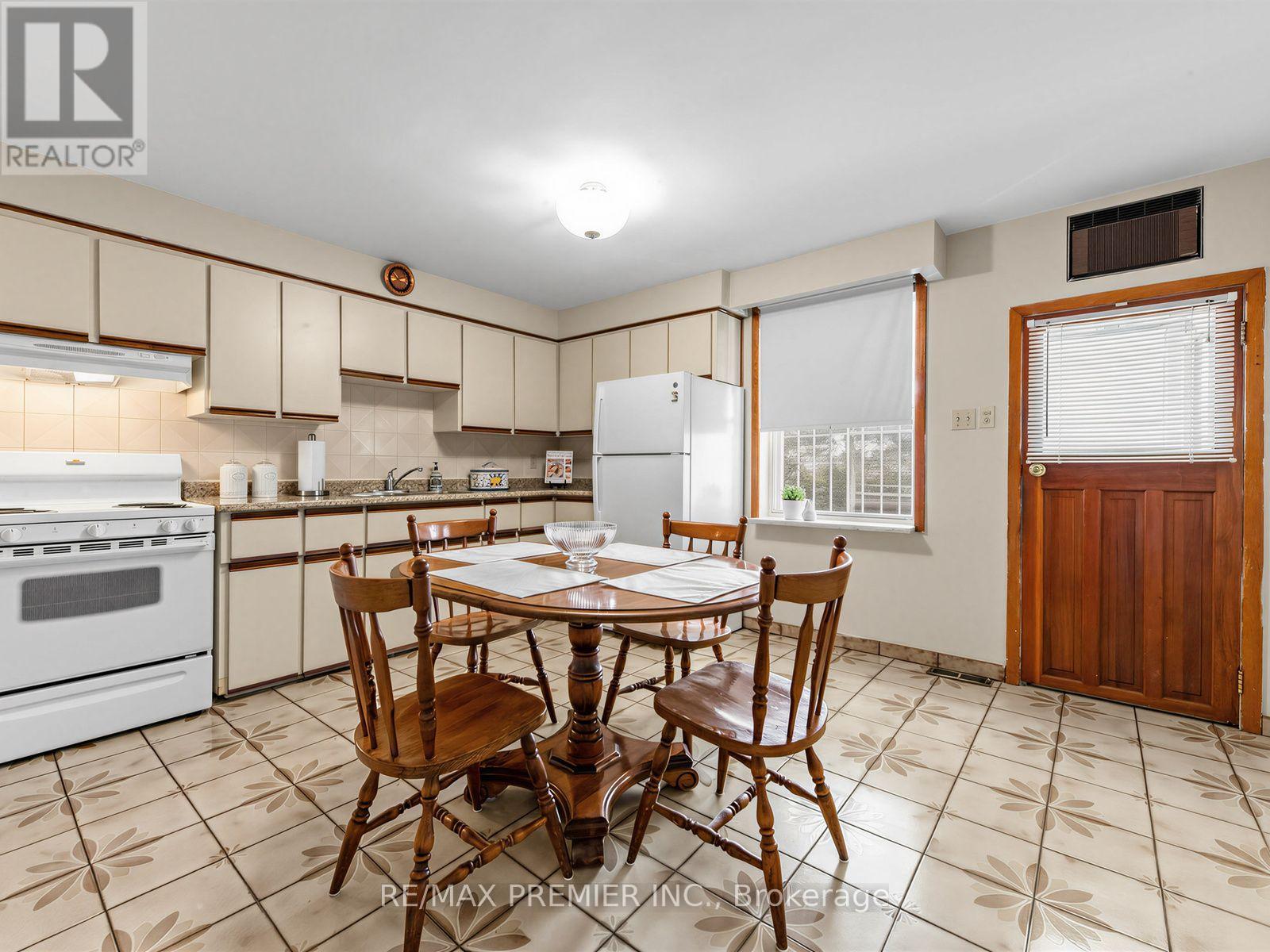 155 ASCOT AVENUE - 10