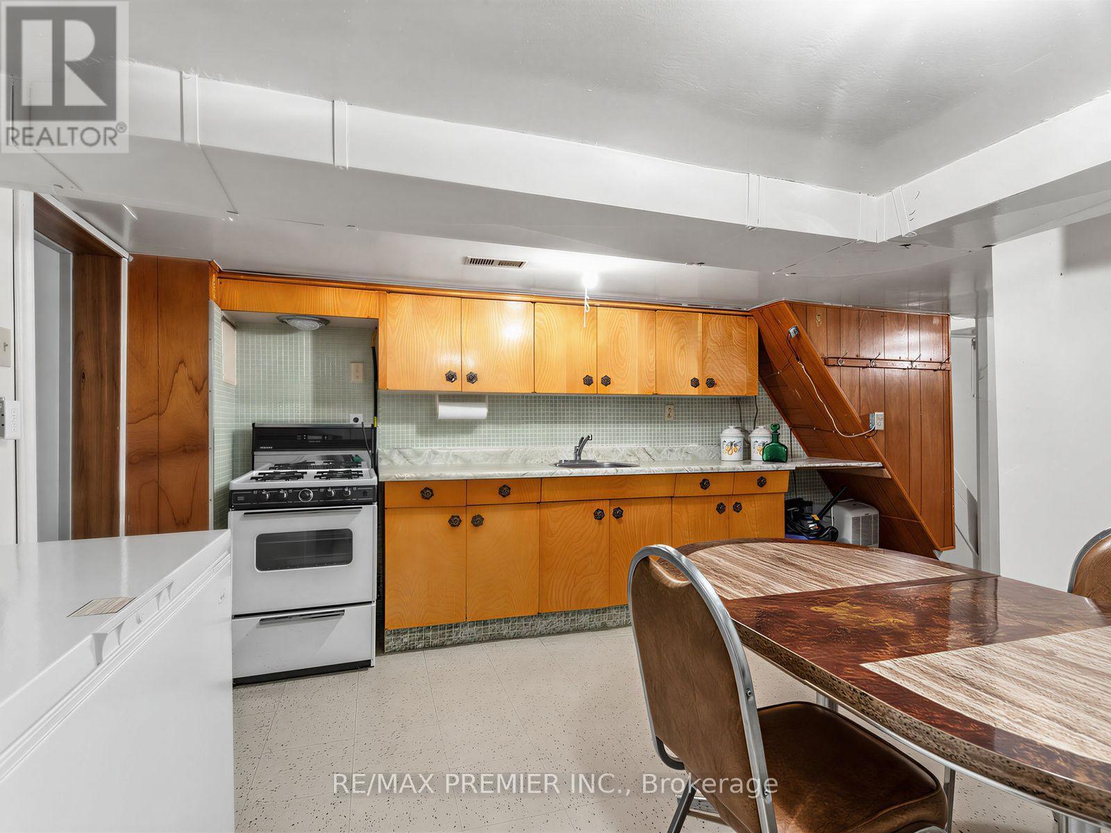 155 ASCOT AVENUE - 23