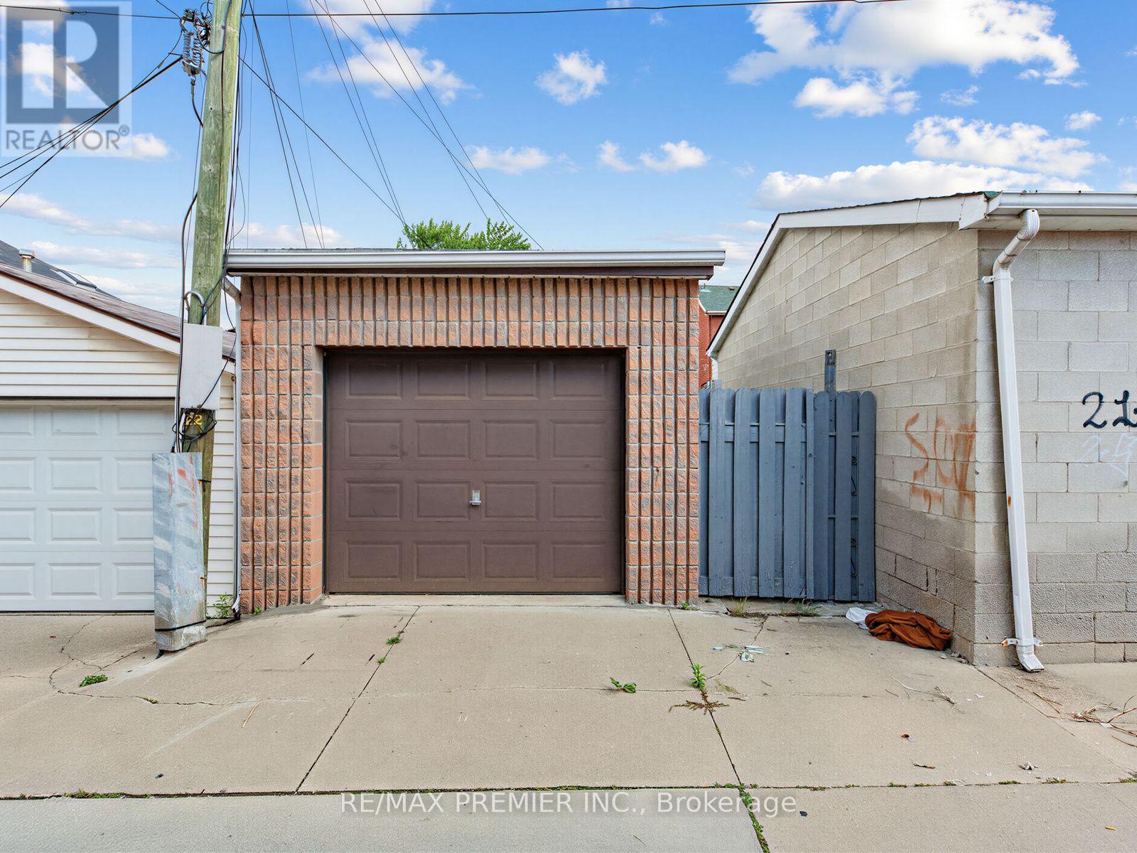 155 ASCOT AVENUE - 30