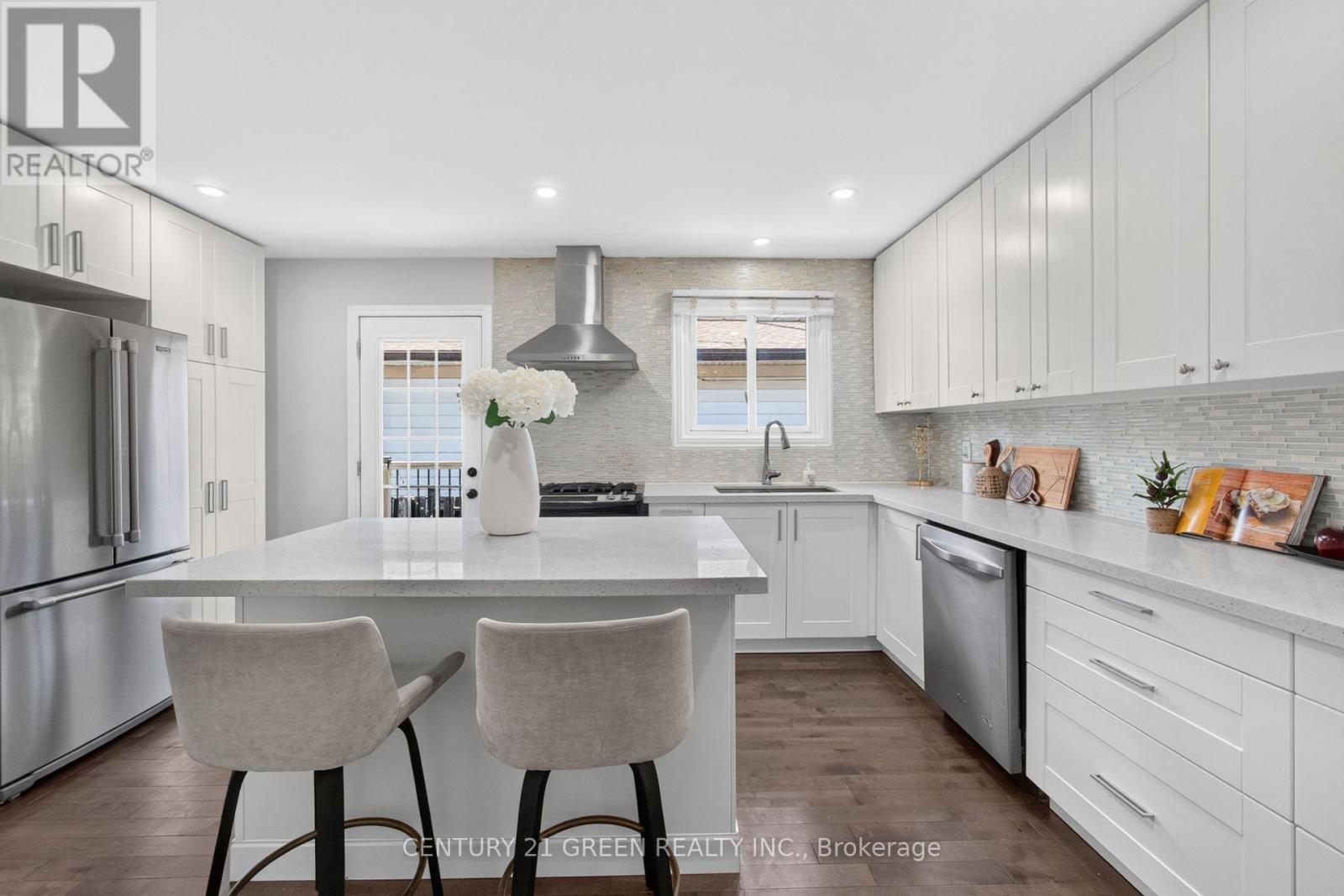 22 QUAKER CRESCENT - 14