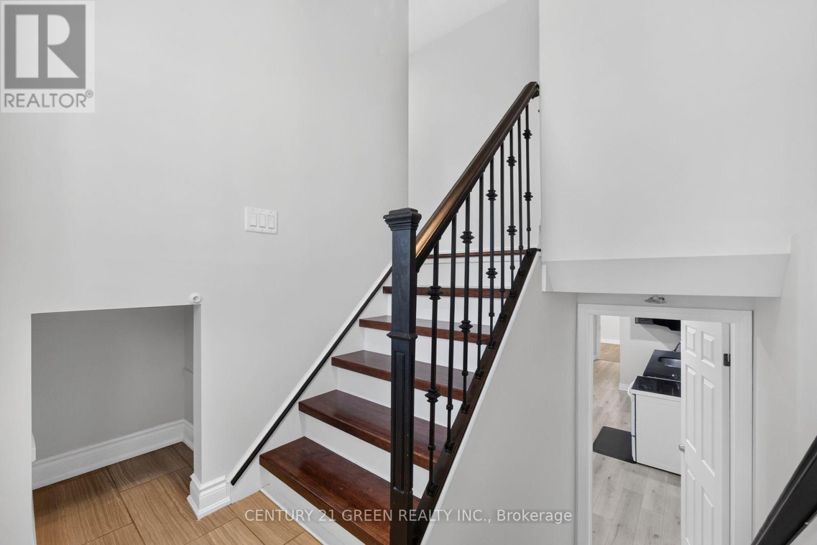 22 QUAKER CRESCENT - 2