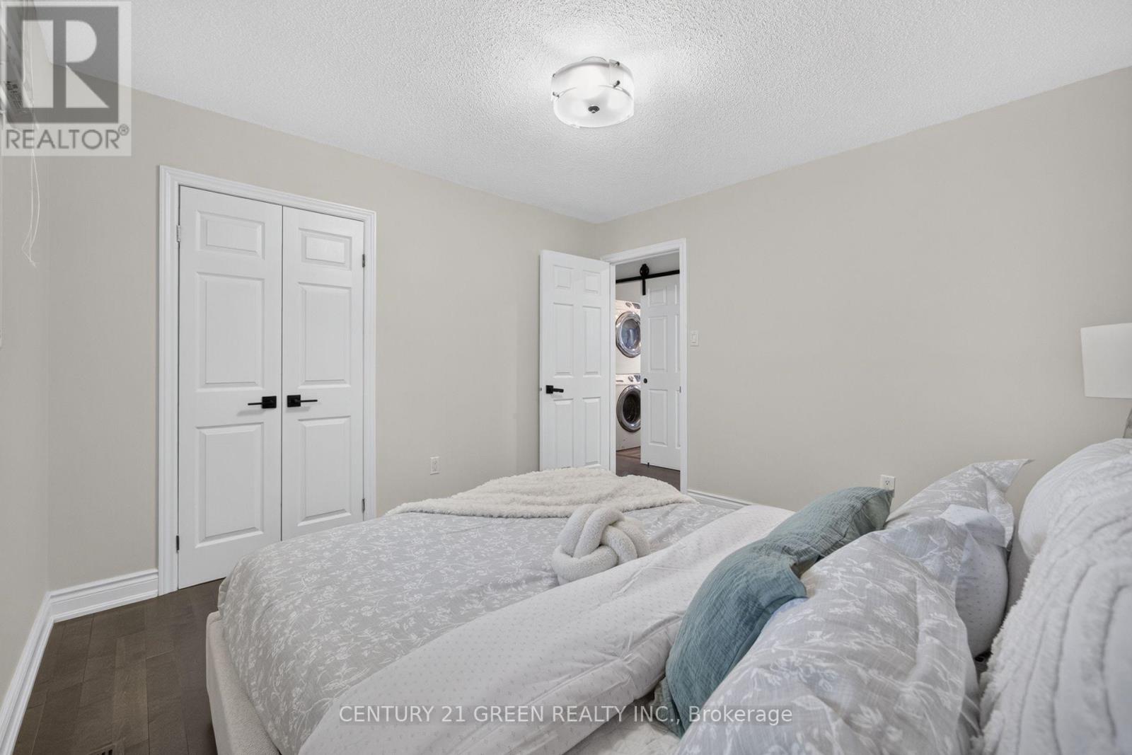 22 QUAKER CRESCENT - 24