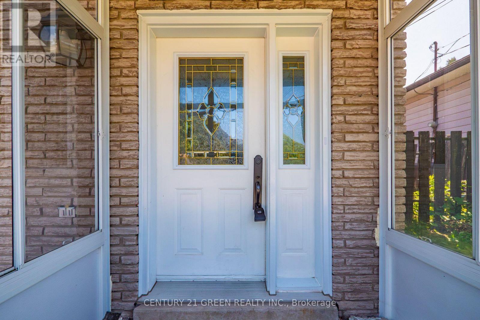 22 QUAKER CRESCENT - 50