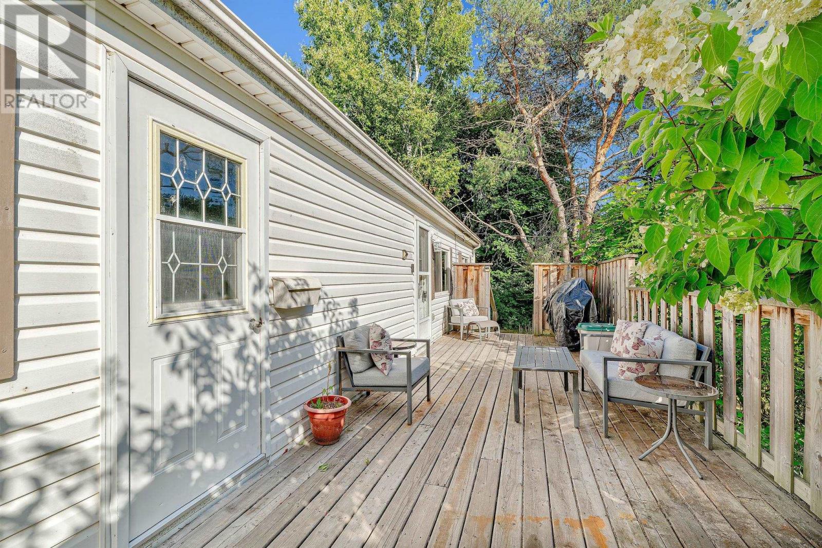 7 Oakwood Crescent - 1