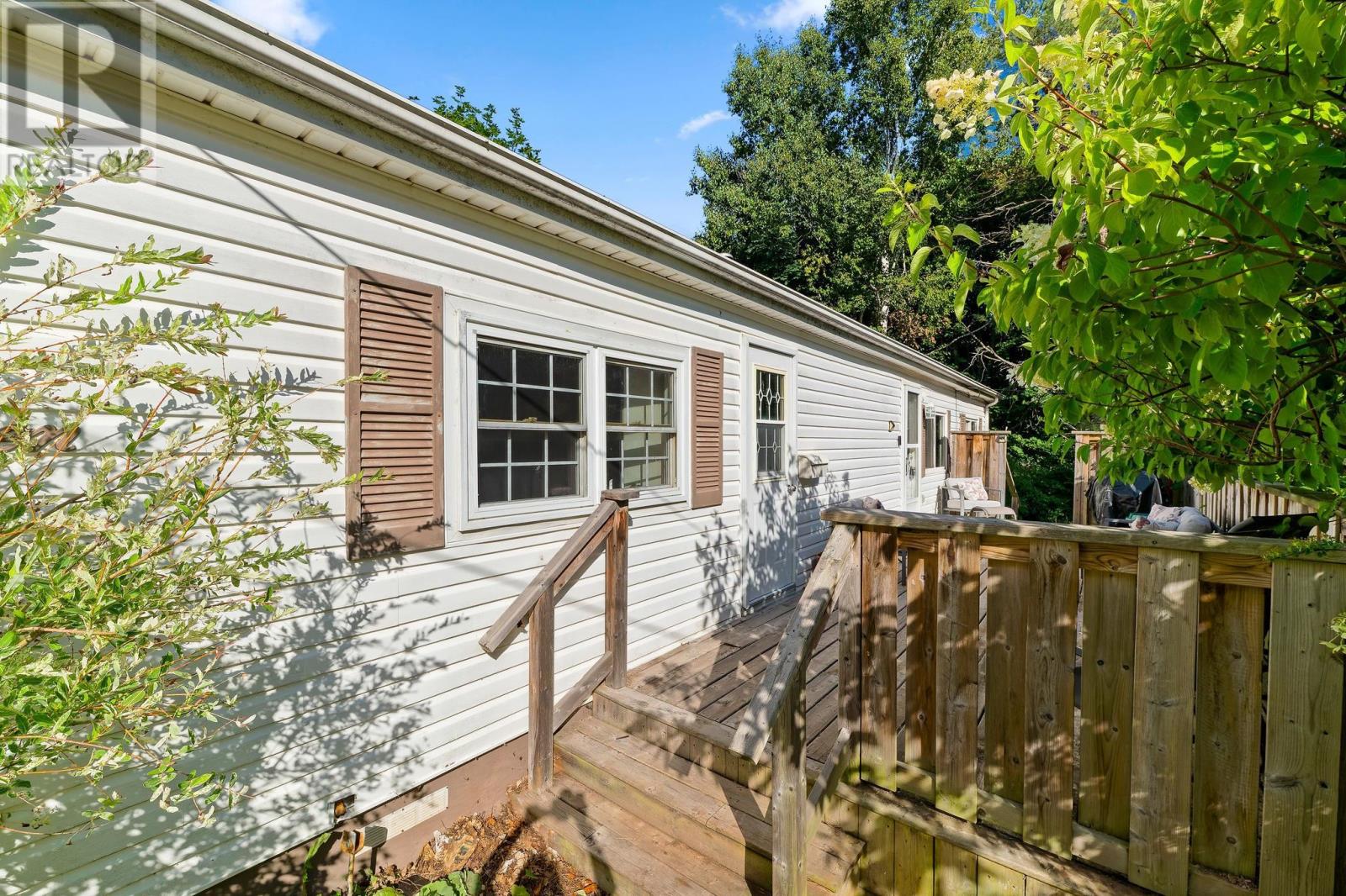 7 Oakwood Crescent - Image 3