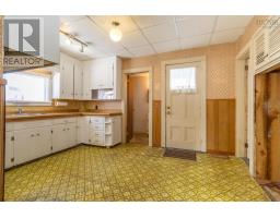 Mud room - 48 Albert Street, Yarmouth, NS B5A3N6 Photo 8